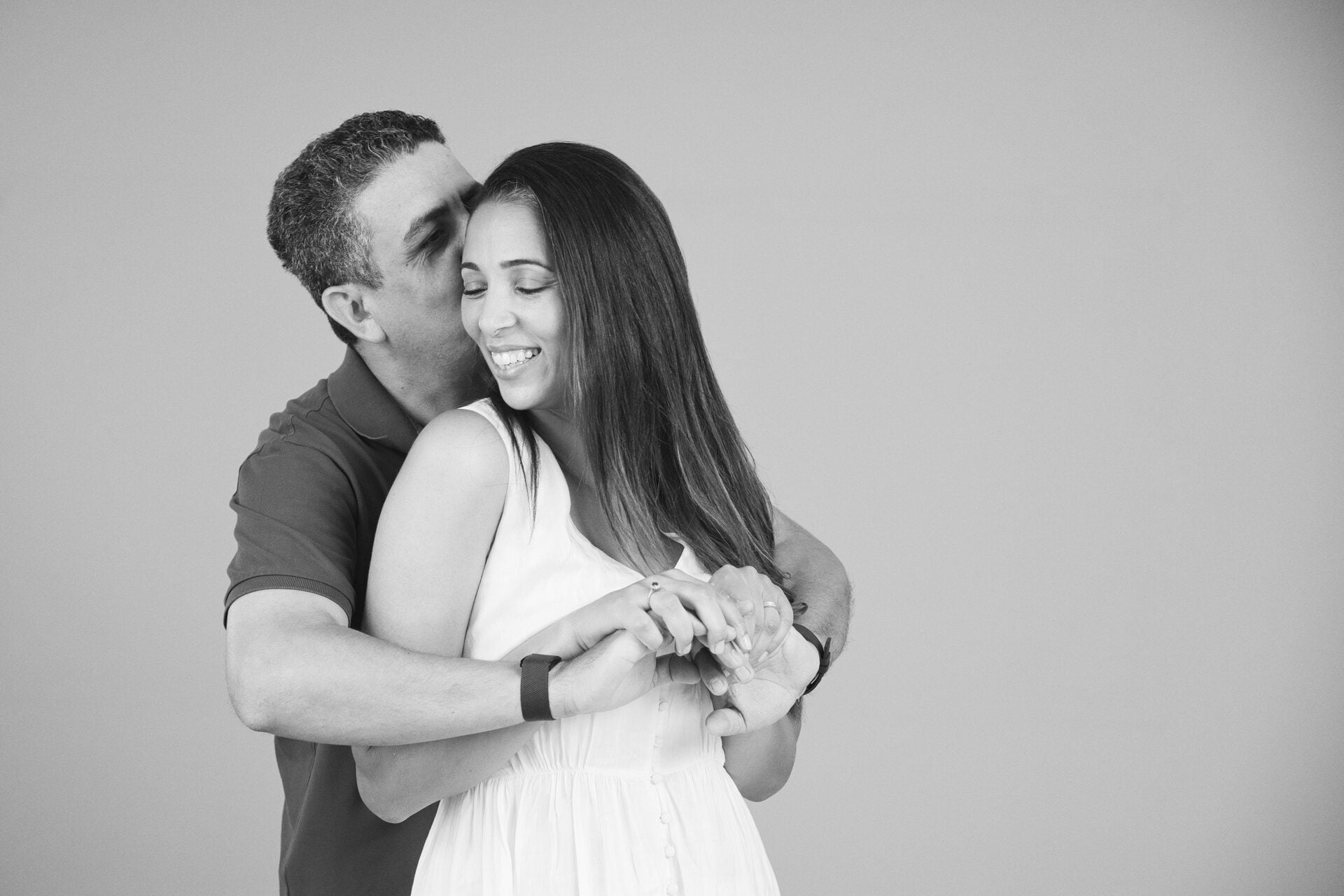 At-home family session in Dubai